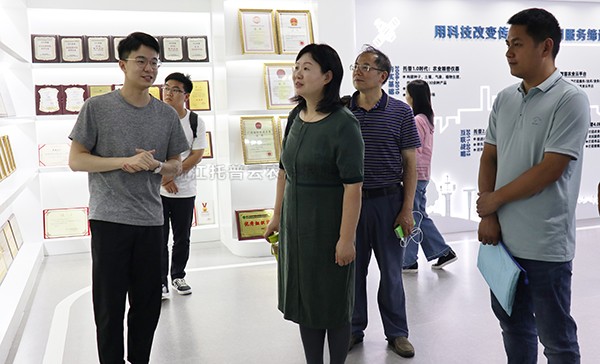 国家植保机械质量监督检验中心副主任刘燕一行莅临麻豆操逼视频考察交流