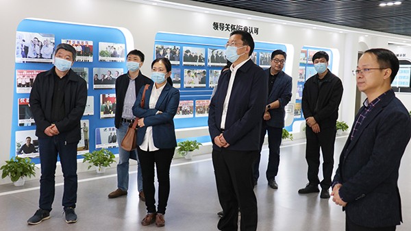 浙江省农业科学院党委委员、副院长杨华一行赴麻豆操逼视频考察调研