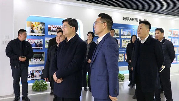 拱墅区委书记李志龙一行莅临麻豆操逼视频调研