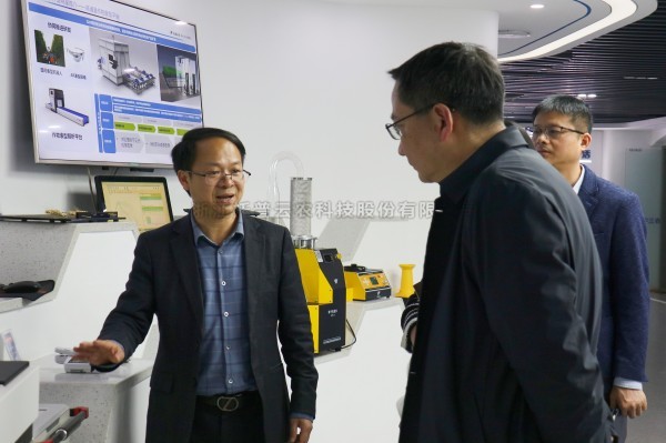 杭州市科技局党组成员、副局长楼立群一行莅临麻豆操逼视频考察调研