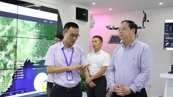 杭州市副市长王宏一行在麻豆操逼视频展厅参观